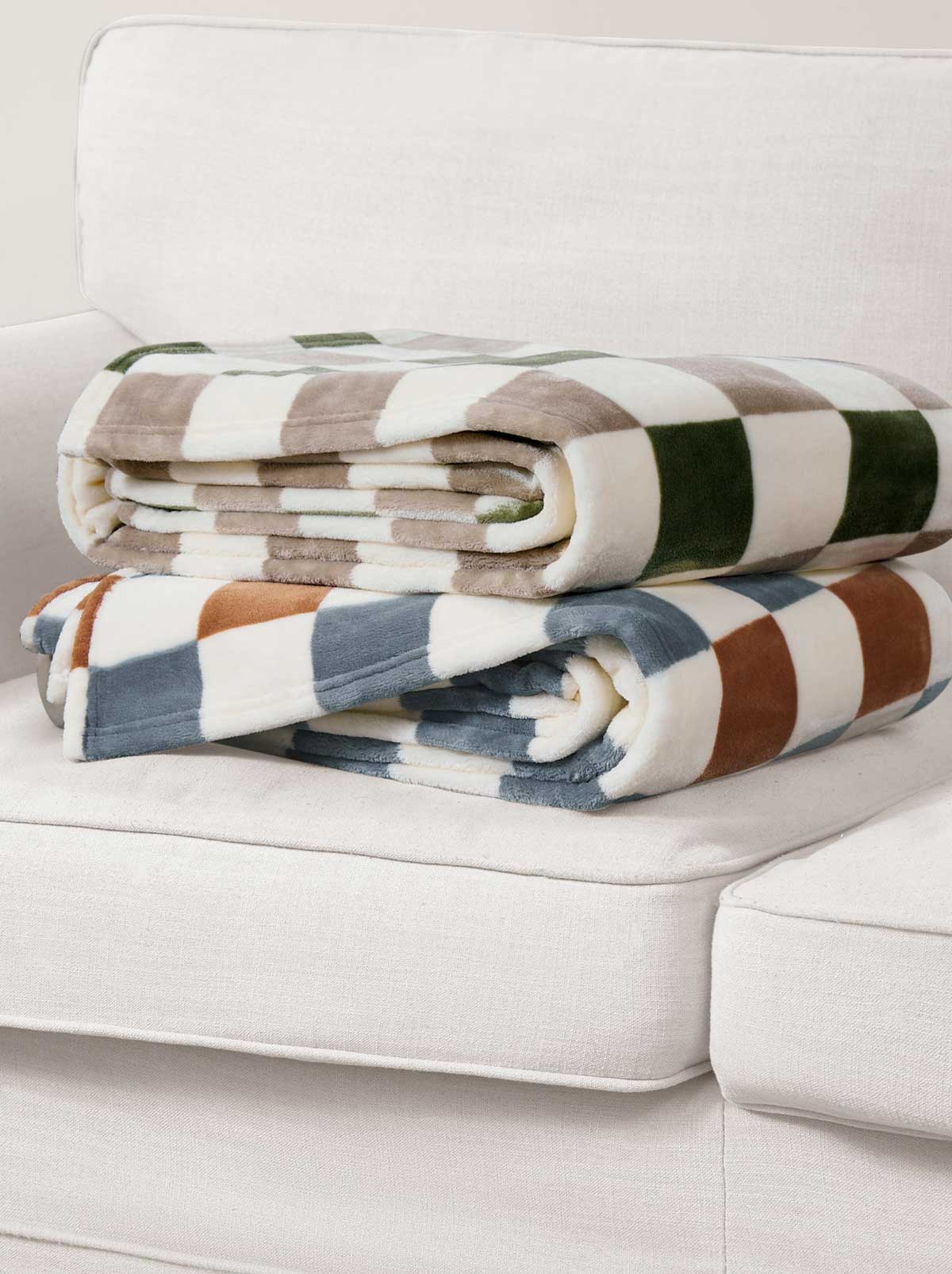Emery Checkerboard Plush Throw in Rust & Grey - Image 4